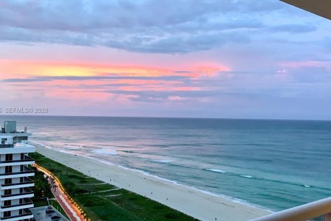 Condo in Miami Beach, Florida, 2 bedrooms  № 2240589 - photo 4