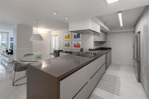 Condo in Miami Beach, Florida, 2 bedrooms  № 2240589 - photo 14