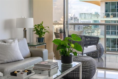 Condo in Miami Beach, Florida, 2 bedrooms  № 2240589 - photo 11