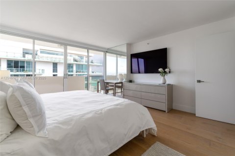 Condo in Miami Beach, Florida, 2 bedrooms  № 2240589 - photo 23