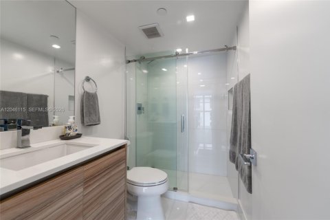 Condo in Miami Beach, Florida, 2 bedrooms  № 2240589 - photo 27