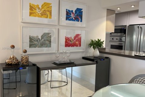 Condo in Miami Beach, Florida, 2 bedrooms  № 2240589 - photo 13