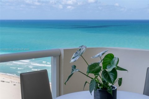 Condo in Miami Beach, Florida, 2 bedrooms  № 2240589 - photo 2