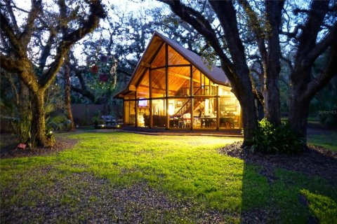 House in Hernando, Florida 2 bedrooms, 143.53 sq.m. № 2144986
