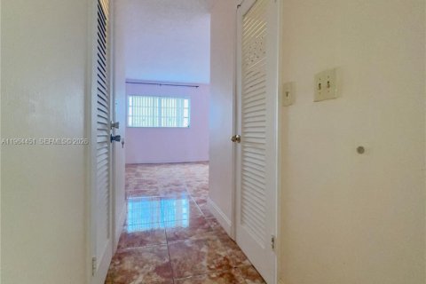 Copropriété à louer à Hallandale Beach, Floride: 1 chambre, 78.69 m2 № 2042706 - photo 26