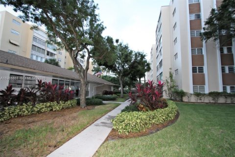 Copropriété à louer à Hallandale Beach, Floride: 1 chambre, 78.69 m2 № 2042706 - photo 7