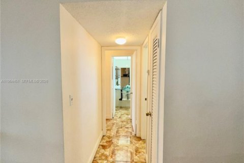 Copropriété à louer à Hallandale Beach, Floride: 1 chambre, 78.69 m2 № 2042706 - photo 19