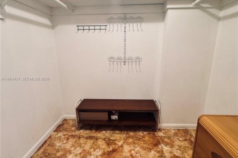 Copropriété à louer à Hallandale Beach, Floride: 1 chambre, 78.69 m2 № 2042706 - photo 28