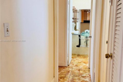 Copropriété à louer à Hallandale Beach, Floride: 1 chambre, 78.69 m2 № 2042706 - photo 20