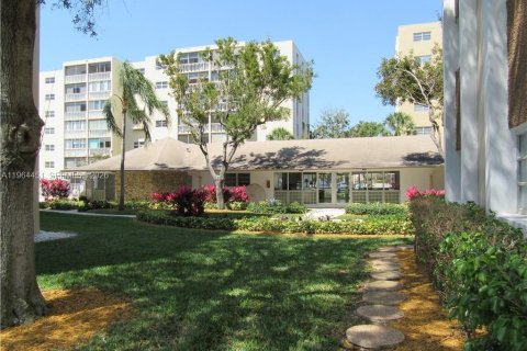 Copropriété à louer à Hallandale Beach, Floride: 1 chambre, 78.69 m2 № 2042706 - photo 9