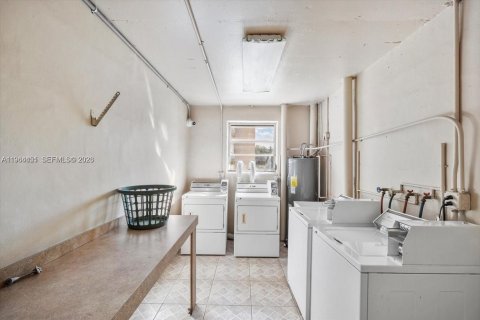 Copropriété à louer à Hallandale Beach, Floride: 1 chambre, 78.69 m2 № 2042706 - photo 11