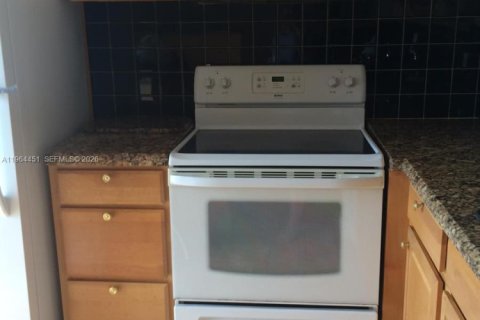 Copropriété à louer à Hallandale Beach, Floride: 1 chambre, 78.69 m2 № 2042706 - photo 12