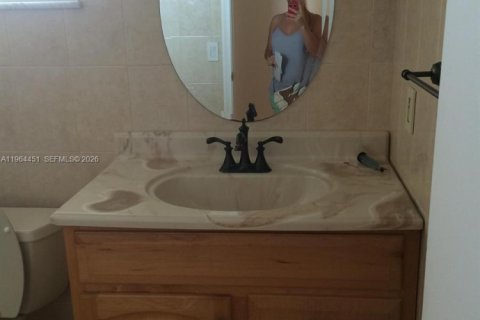 Copropriété à louer à Hallandale Beach, Floride: 1 chambre, 78.69 m2 № 2042706 - photo 15
