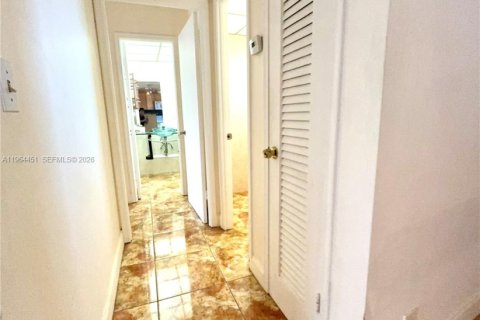 Copropriété à louer à Hallandale Beach, Floride: 1 chambre, 78.69 m2 № 2042706 - photo 18