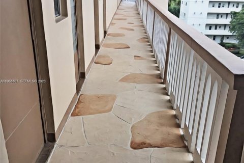 Copropriété à louer à Hallandale Beach, Floride: 1 chambre, 78.69 m2 № 2042706 - photo 10