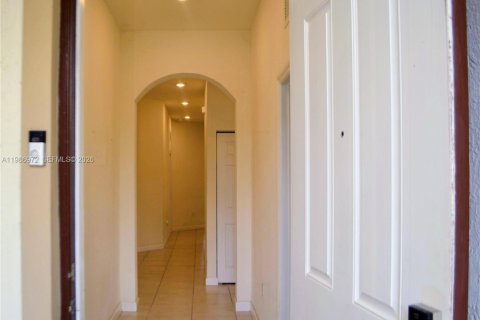 Купить виллу или дом в Хомстед, Флорида 4 спальни, 155.89м2, № 2044848 - фото 9