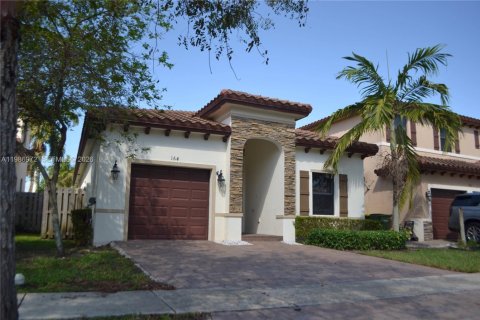 Купить виллу или дом в Хомстед, Флорида 4 спальни, 155.89м2, № 2044848 - фото 3