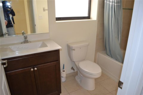 Купить виллу или дом в Хомстед, Флорида 4 спальни, 155.89м2, № 2044848 - фото 21