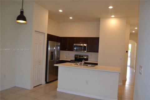 Купить виллу или дом в Хомстед, Флорида 4 спальни, 155.89м2, № 2044848 - фото 30