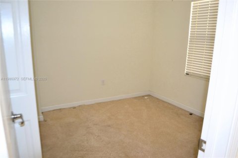 Купить виллу или дом в Хомстед, Флорида 4 спальни, 155.89м2, № 2044848 - фото 22