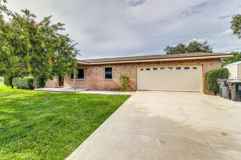 House in Lakeland, Florida 3 bedrooms, 137.4 sq.m. № 1899847 - photo 1