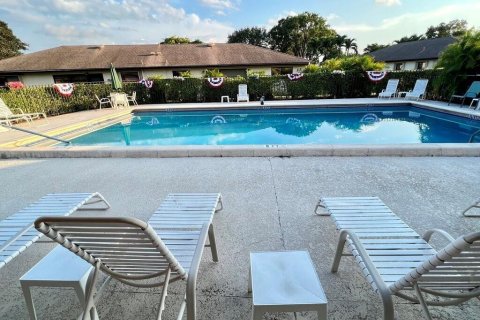 Condo in Boynton Beach, Florida, 2 bedrooms  № 913844 - photo 1