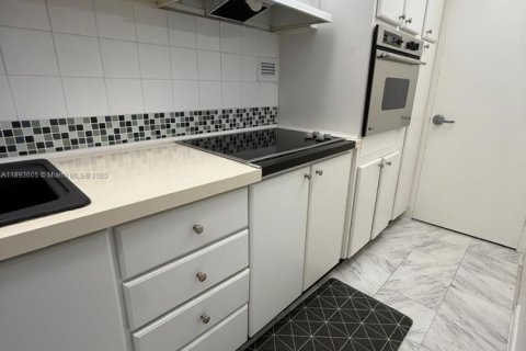 Copropriété à vendre à Miami Beach, Floride: 50.45 m2 № 1945564 - photo 2