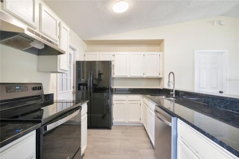House in Apopka, Florida 3 bedrooms, 119.66 sq.m. № 2098360 - photo 11