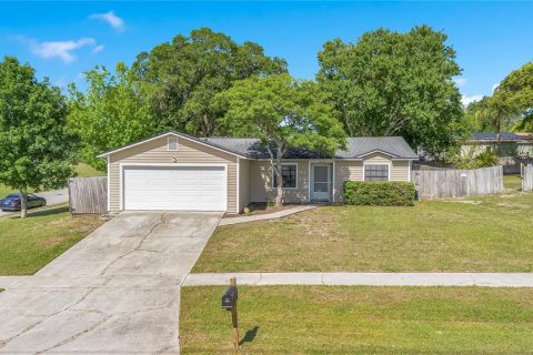 House in Apopka, Florida 3 bedrooms, 119.66 sq.m. № 2098360 - photo 5