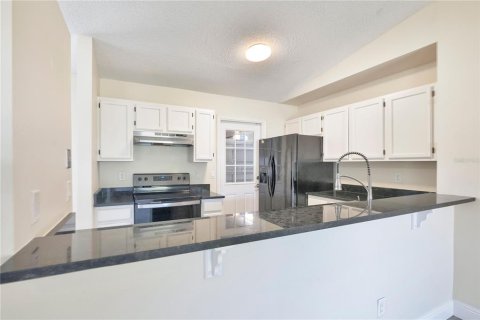 House in Apopka, Florida 3 bedrooms, 119.66 sq.m. № 2098360 - photo 10