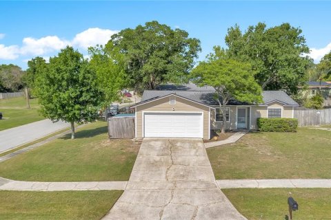 House in Apopka, Florida 3 bedrooms, 119.66 sq.m. № 2098360 - photo 4