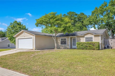 House in Apopka, Florida 3 bedrooms, 119.66 sq.m. № 2098360 - photo 2