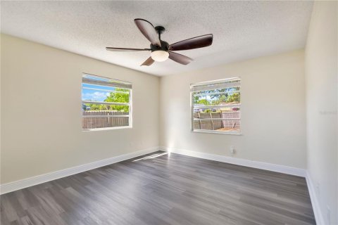 House in Apopka, Florida 3 bedrooms, 119.66 sq.m. № 2098360 - photo 13