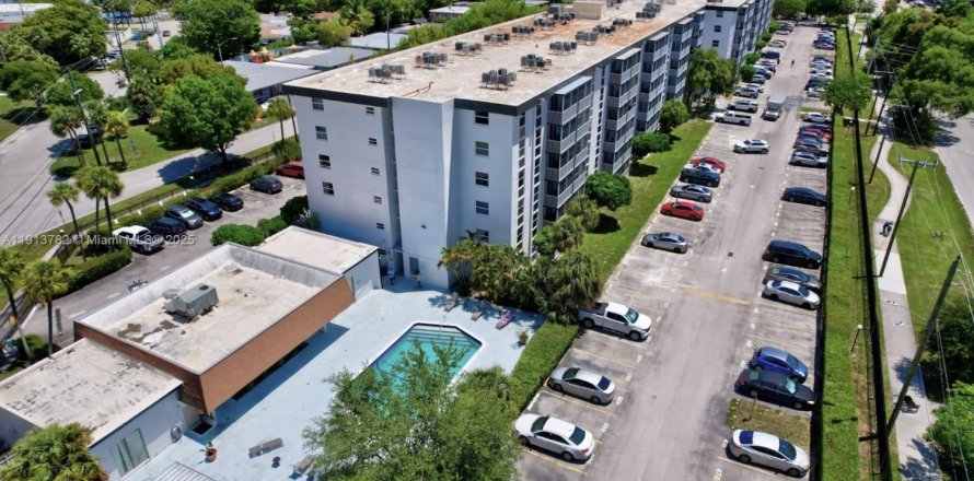 Condo in North Miami Beach, Florida, 1 bedroom  № 1970371