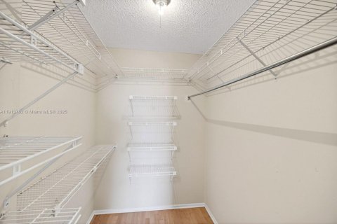 Condo in North Miami Beach, Florida, 1 bedroom  № 1970371 - photo 13