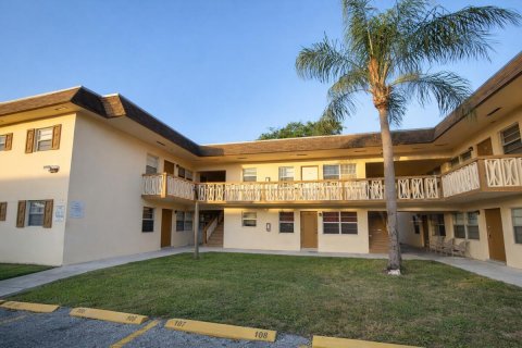 Apartment in Davie, Florida 2 bedrooms, 80.27 sq.m. № 2366299
