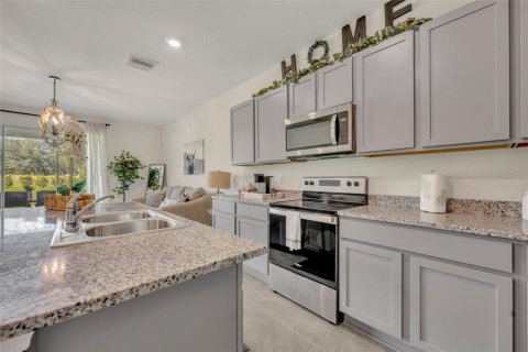 Townhouse in Plant City, Florida 3 bedrooms, 156.17 sq.m. № 2259250 - photo 13