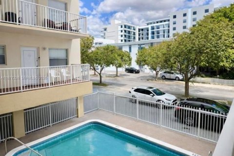 Condominio en Hollywood, Florida, 1 dormitorio  № 2041620