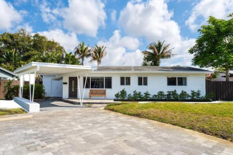 House in Wilton Manors, Florida 3 bedrooms, 138.42 sq.m. № 2252669