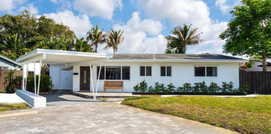 House in Wilton Manors, Florida 3 bedrooms, 138.42 sq.m. № 2252669