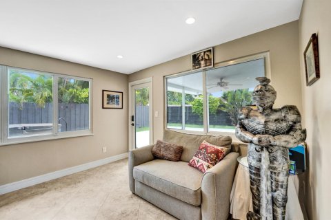 House in Wilton Manors, Florida 3 bedrooms, 138.42 sq.m. № 2252669 - photo 13