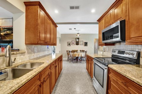 House in Wilton Manors, Florida 3 bedrooms, 138.42 sq.m. № 2252669 - photo 4