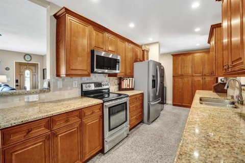 House in Wilton Manors, Florida 3 bedrooms, 138.42 sq.m. № 2252669 - photo 6