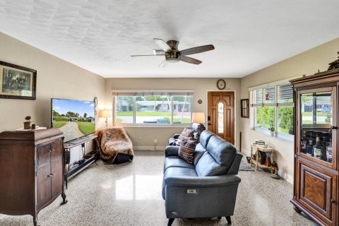 House in Wilton Manors, Florida 3 bedrooms, 138.42 sq.m. № 2252669 - photo 2
