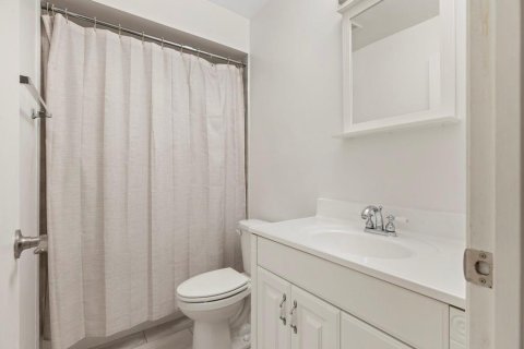House in Vero Beach, Florida 3 bedrooms, 182.37 sq.m. № 2146963 - photo 9