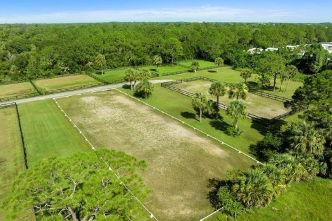 House in Vero Beach, Florida 3 bedrooms, 182.37 sq.m. № 2146963 - photo 18