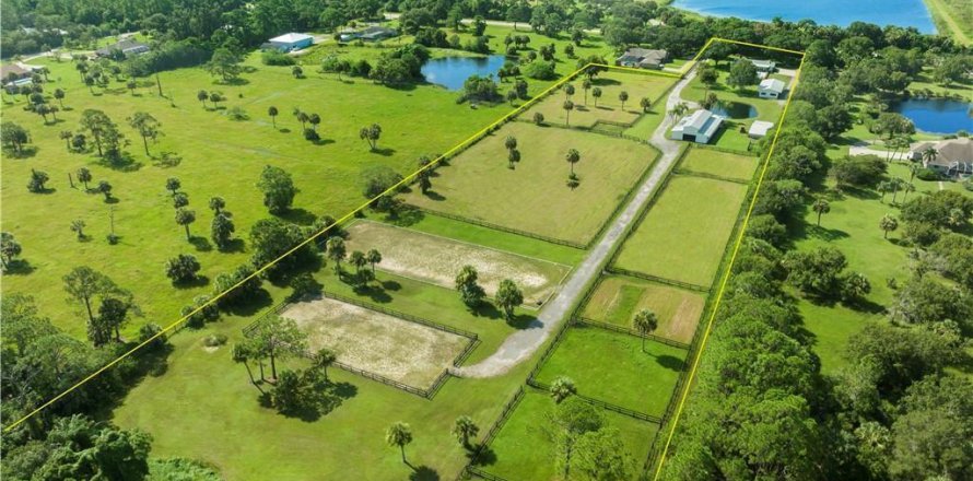 House in Vero Beach, Florida 3 bedrooms, 182.37 sq.m. № 2146963
