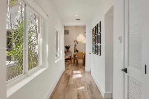 House in Miami, Florida 3 bedrooms, 201.04 sq.m. № 2042770 - photo 20