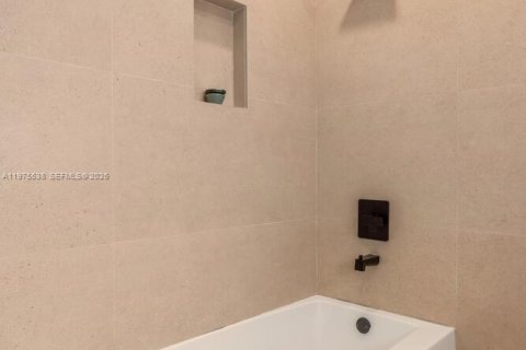 House in Miami, Florida 3 bedrooms, 201.04 sq.m. № 2042770 - photo 29