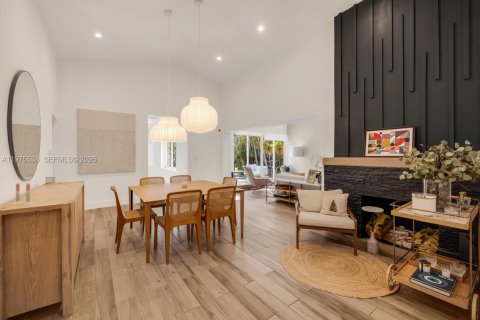 House in Miami, Florida 3 bedrooms, 201.04 sq.m. № 2042770 - photo 3